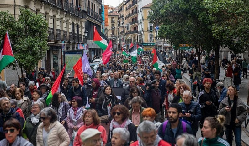 إسبانيا: سنطلب من الاتحاد الأوروبي “فسخ” شراكته مع “إسرائيل”