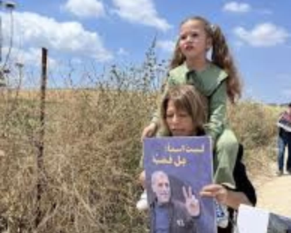 في يوم الاسير الفلسطيني17 نيسان: الطفلة ميلاد تبحث عن والدها في الزنازين والقبور والذاكرة بقلم عيسى قراقع