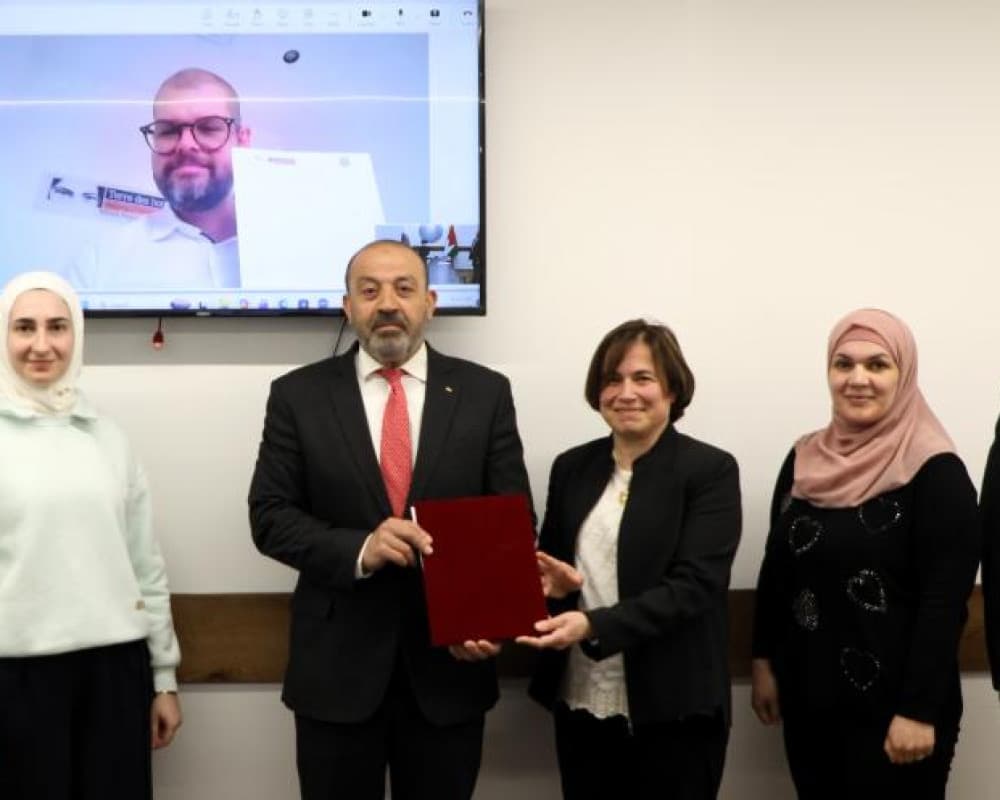 النيابة العامة ومؤسسة "أرض الإنسان" السويسرية توقعان مذكرة تعاون لتعزيز منظومة عدالة الأطفال في فلسطين